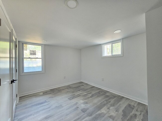 Building Photo - SPACIOUS LUXURY HOME WITH IN-LAW SUITE! [F...