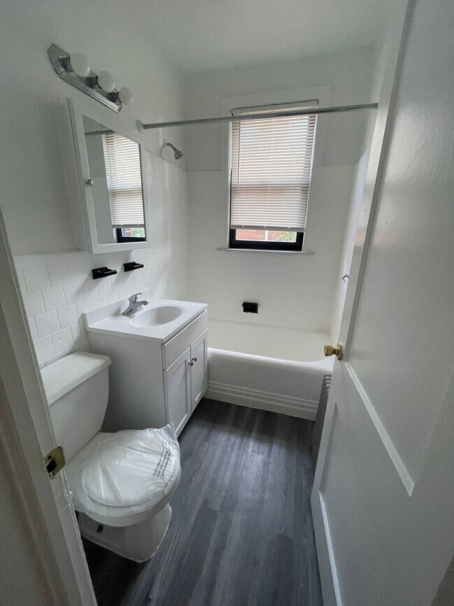 Interior Photo - 5740 COLORADO AVE NW
