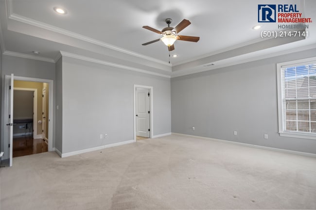 Building Photo - 4040 Robinwood Cir