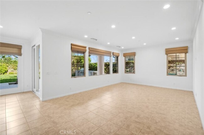 Building Photo - 99 Lupari