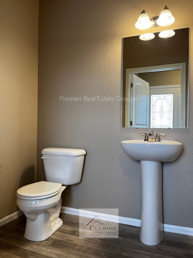 Building Photo - 7863 Sand Lake Heights