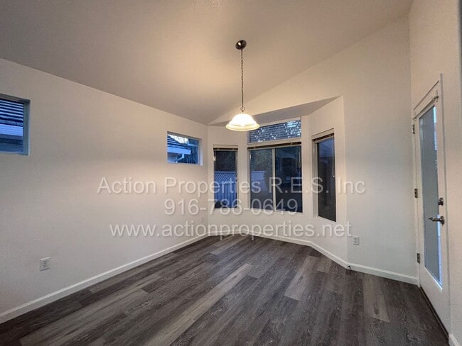 Building Photo - Single Story in Sun City 55+ Community - Access to all Amenities Included - Low Maintenance Yards!