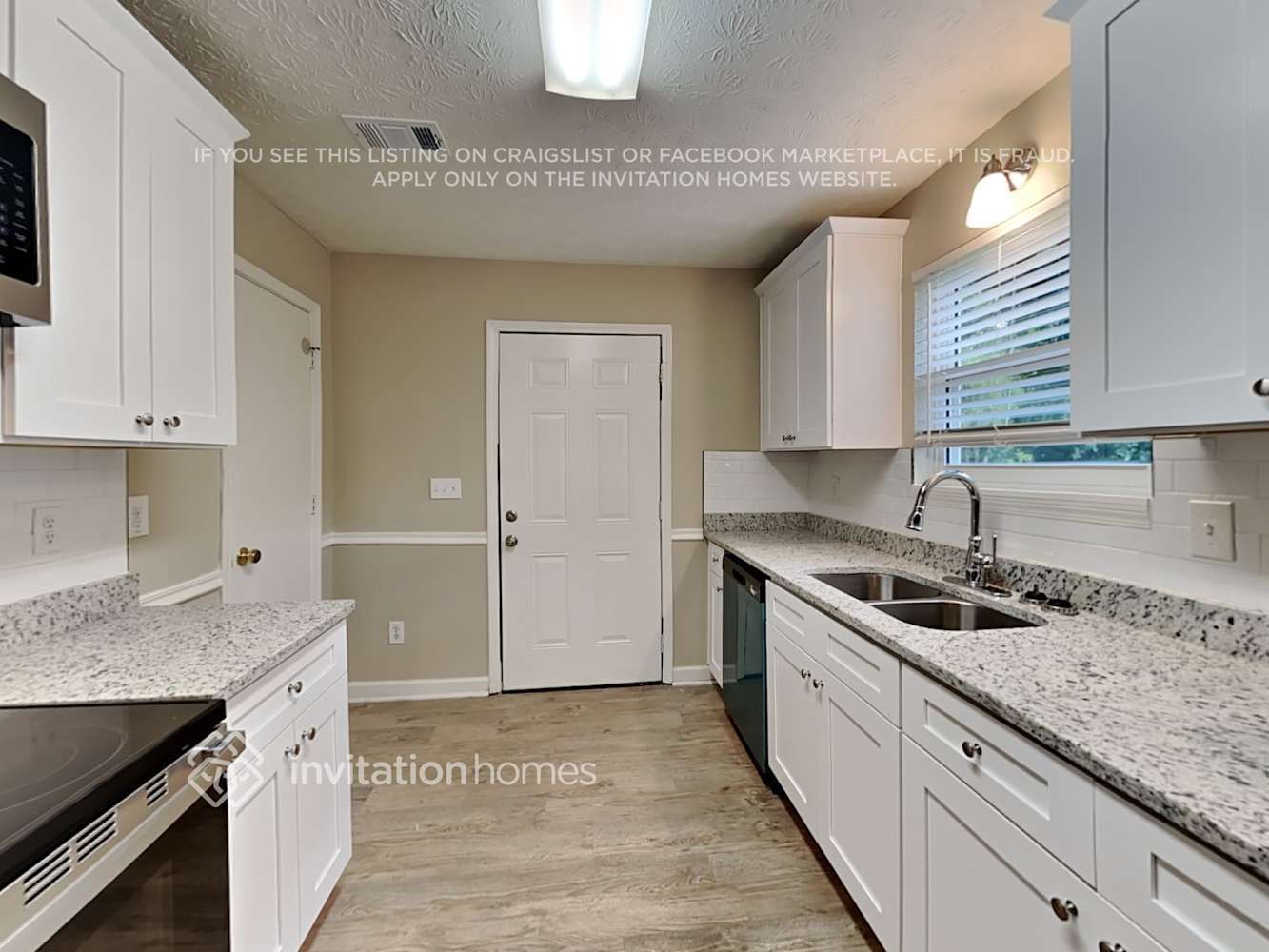 Building Photo - 940 Woodbridge Dr NE