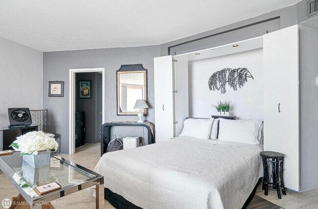 Building Photo - 2800 N Flagler Dr