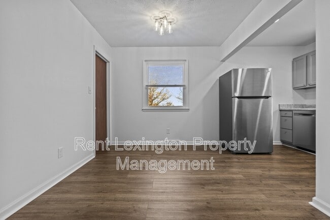 Building Photo - 4021 Victoria Way