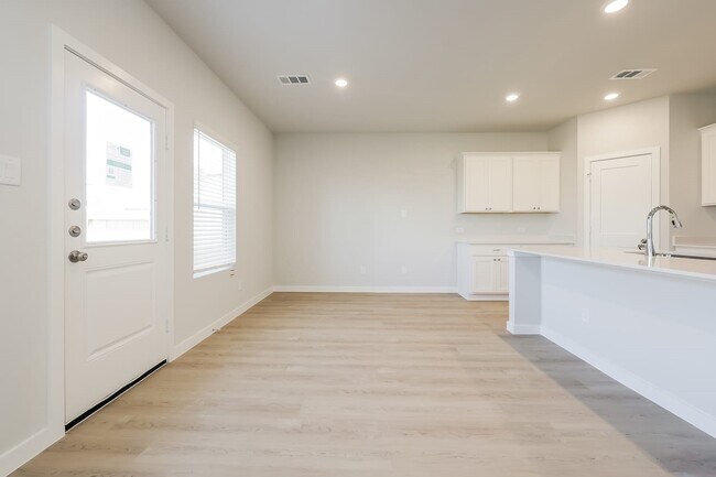 Building Photo - 20043 Briarcliff Pk Ln