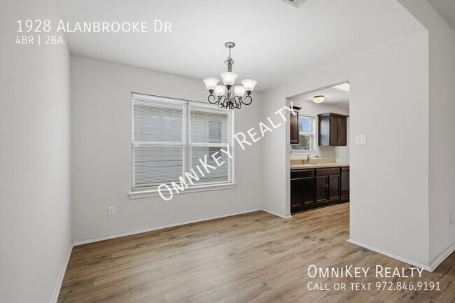Building Photo - 1928 Alanbrooke Dr