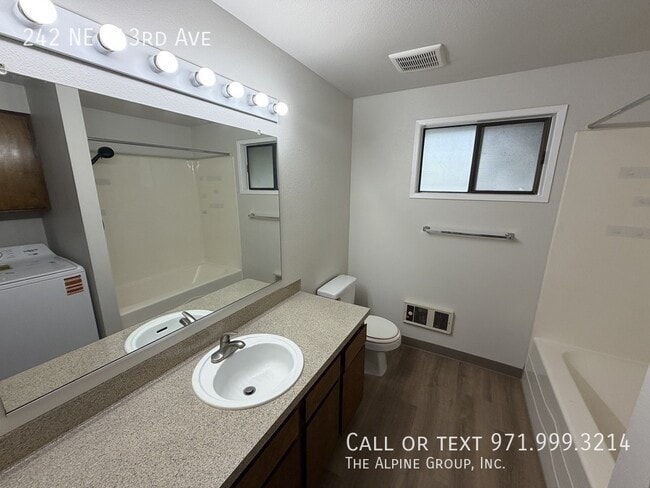 Building Photo - 242 NE 143rd Ave