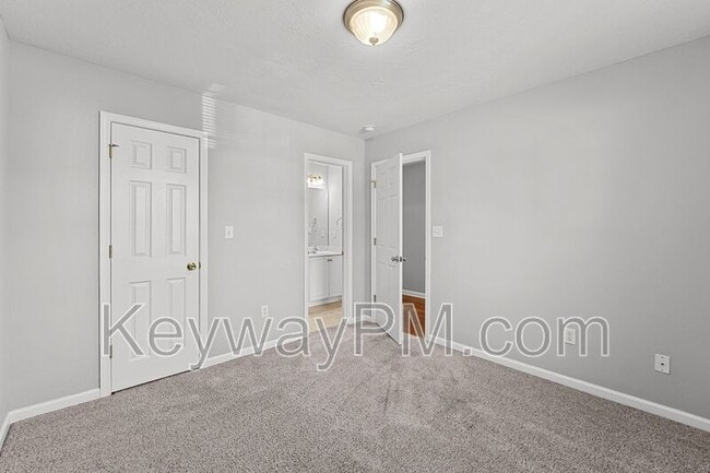 Building Photo - 1805 Honeysuckle Way