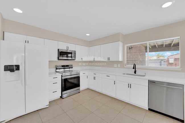 Building Photo - 6762 Carrera Dr