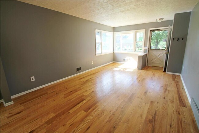 Building Photo - 45 Brighton Park