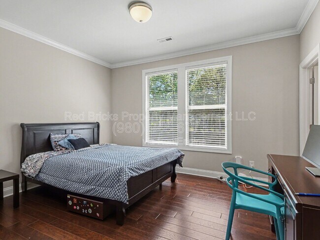 Building Photo - 8742 Whitehawk Hill Rd