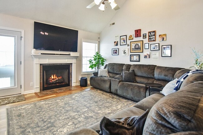 Building Photo - Dog Friendly Four Bedroom!