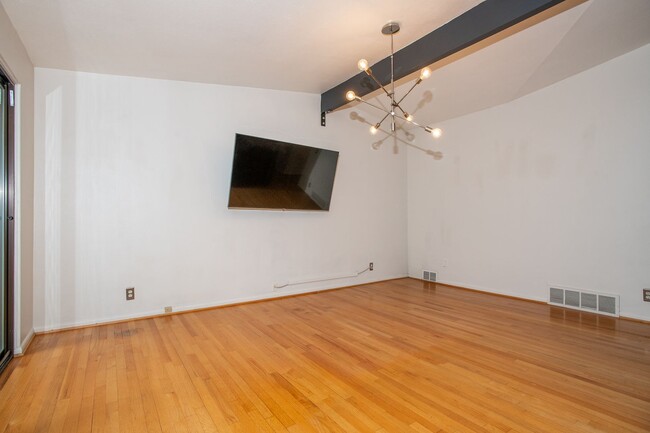 Building Photo - Magnolia 4 bedroom, 3 bathroom