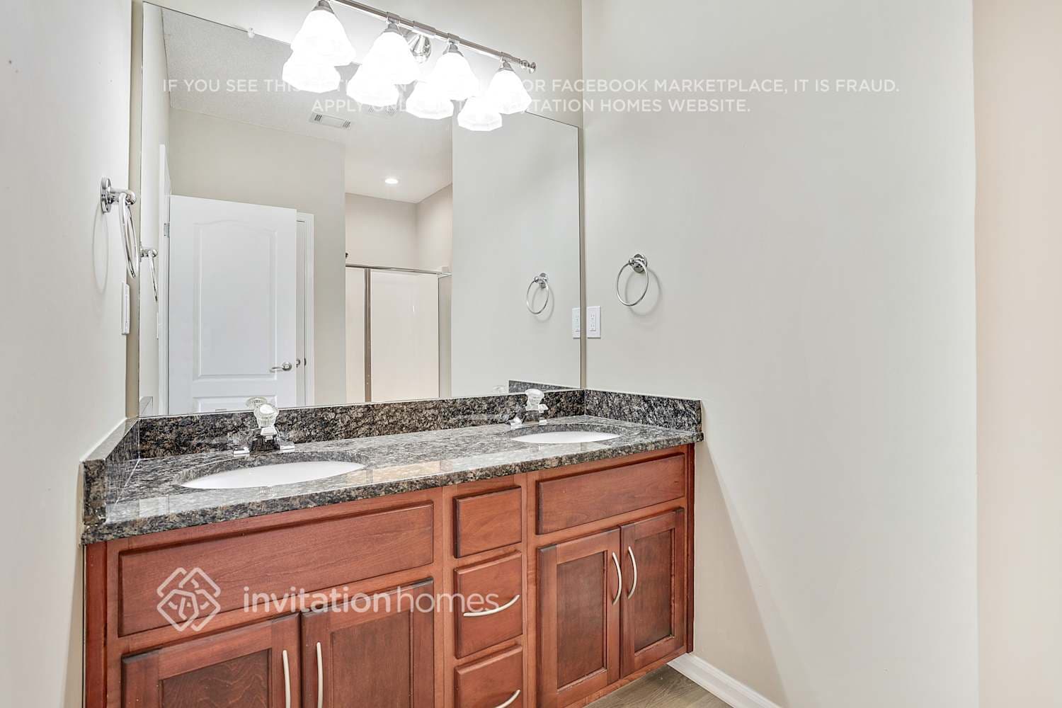 Building Photo - 805 City Park Dr