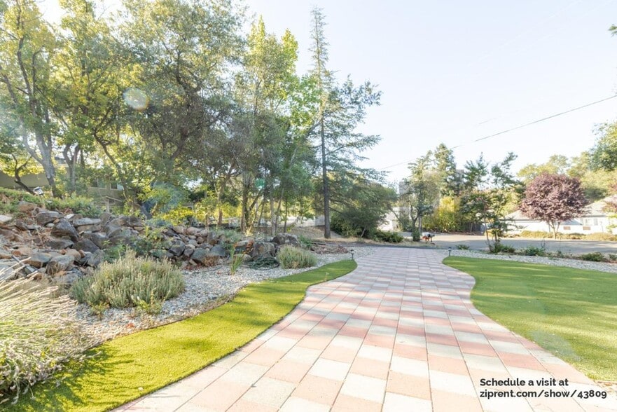 Building Photo - 3561 Castlebrook Rd