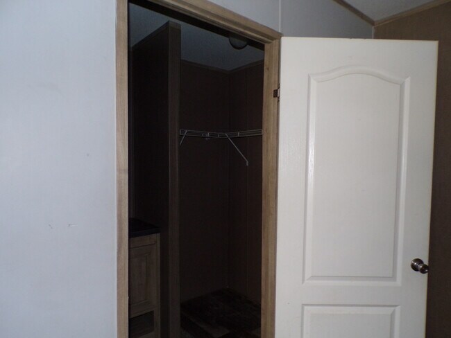 Building Photo - 16023 Red Oak