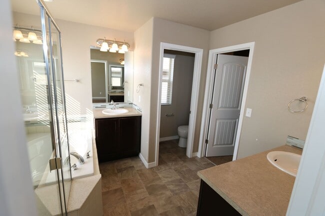 Building Photo - Updated Mountain Shadows Beauty on West Side!  4bdrm/3.5bath/2-car Garage