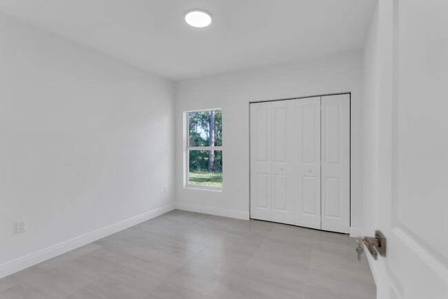 Building Photo - 5224 29th St SW