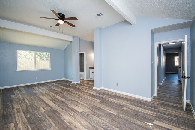Building Photo - 16419 N Bend Dr