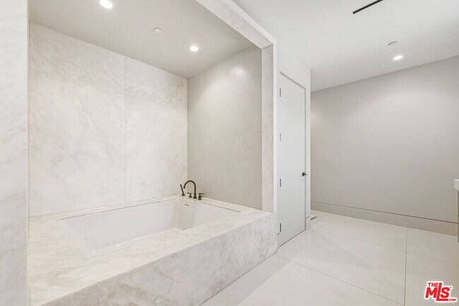 Building Photo - 9206 Monte Mar Dr