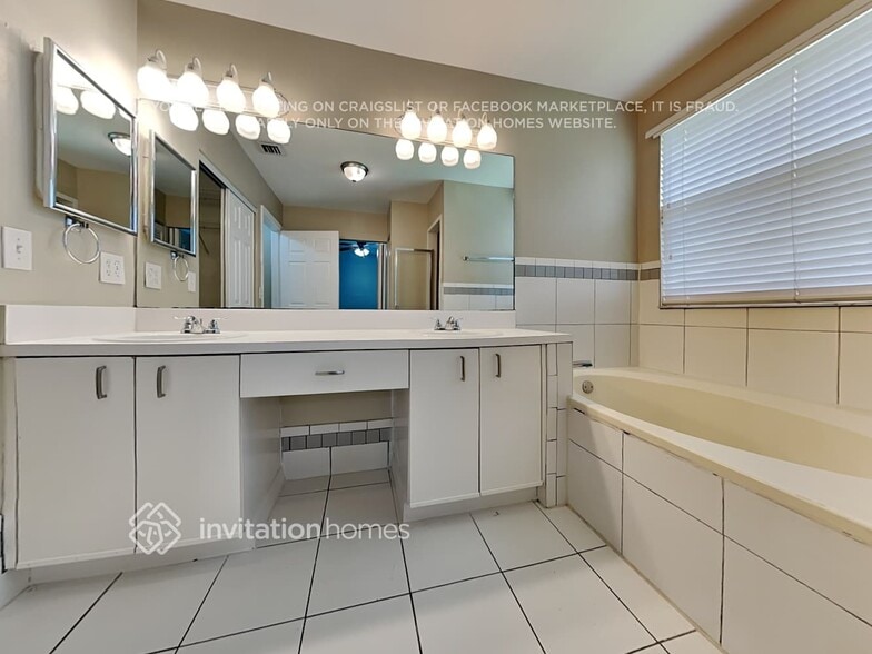 Building Photo - 5542 NW 53rd Cir