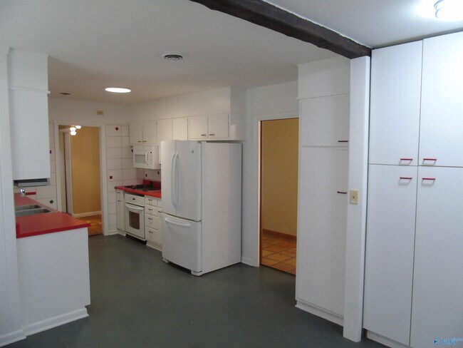 Building Photo - 2504 Maysville Cir NE