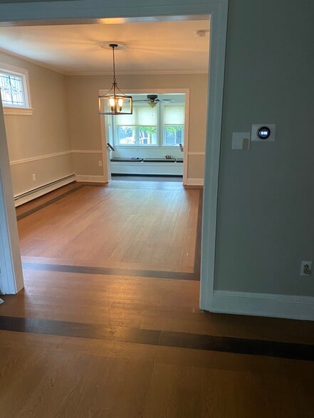 Dining Room - 30 S Muhlenberg St