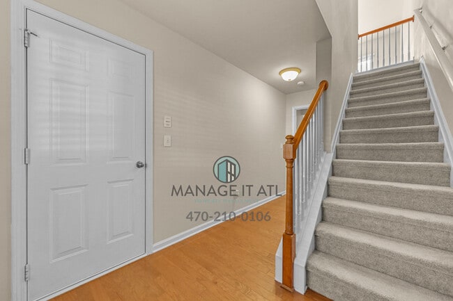 Building Photo - Beautiful and well maintenance three-story...