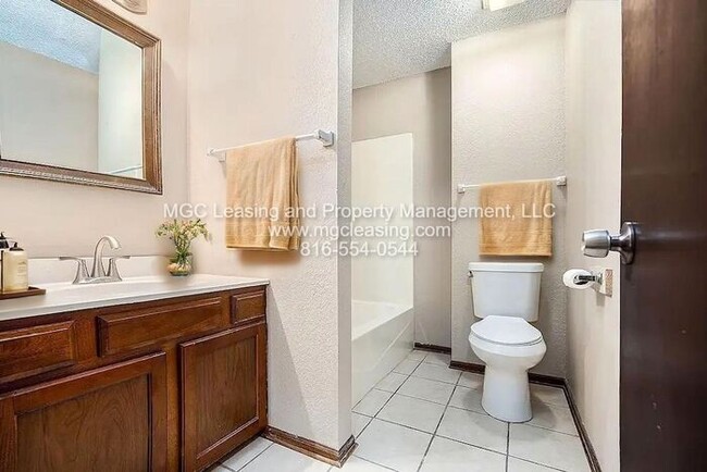 Building Photo - Large Master Bedroom - just in time for Fa...
