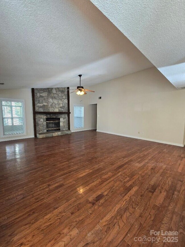 Building Photo - 3738 Sweetgrass Ln