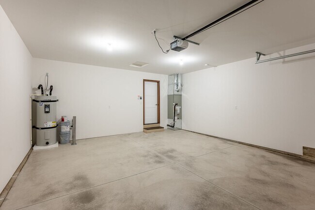 Building Photo - 389 S Newton Ave