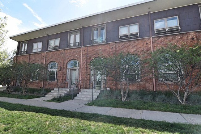 Building Photo - 2501 Grove St