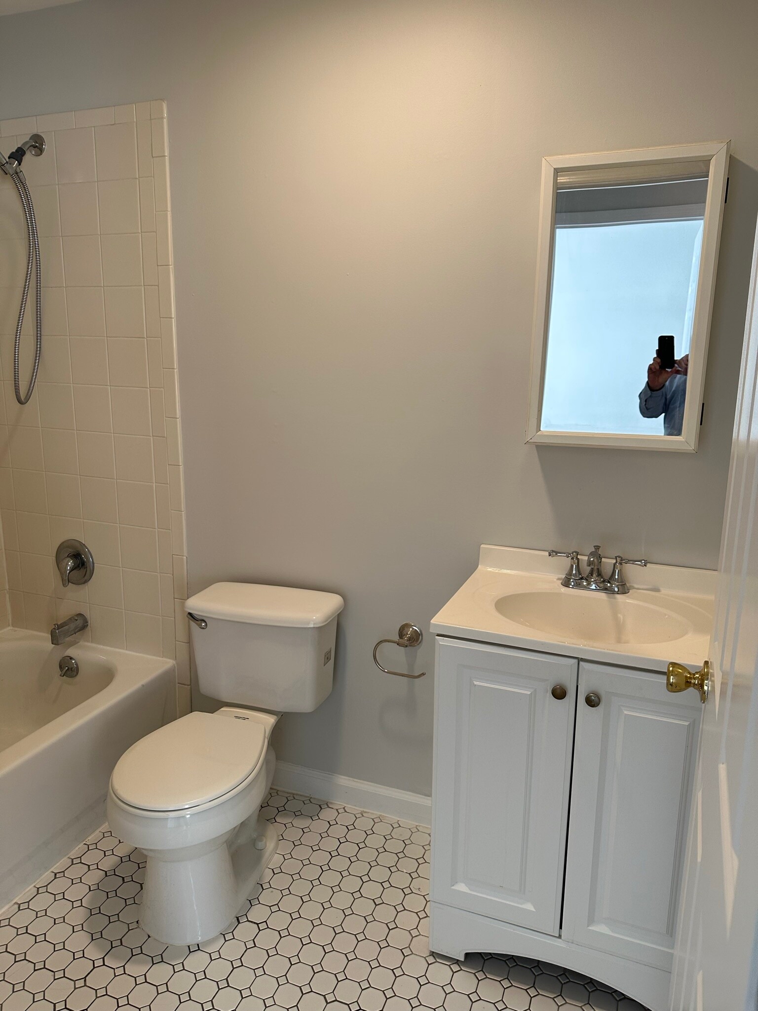 Building Photo - 18 Beach St