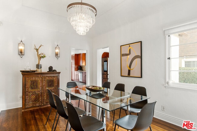 Building Photo - 460-460 N Alfred St