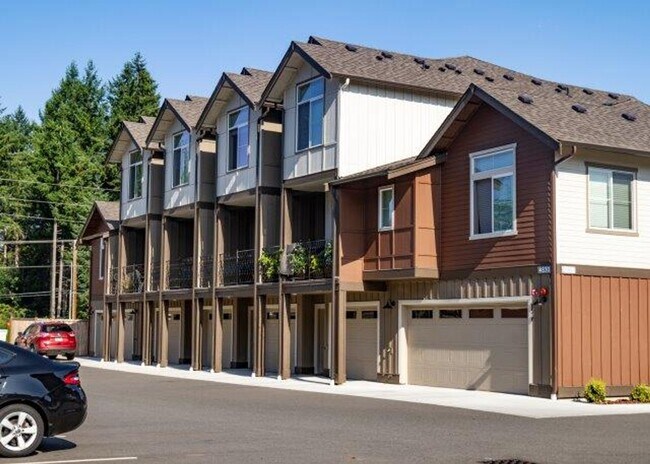 Building Photo - 1 bedroom Townhome with attached garage