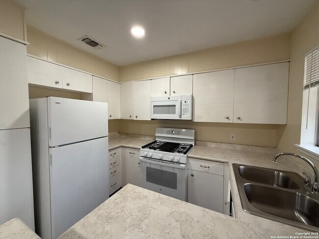 Building Photo - 10104 Ironside Dr