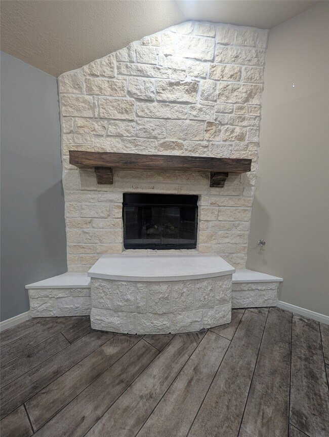 Building Photo - 14915 Bronze Finch Dr