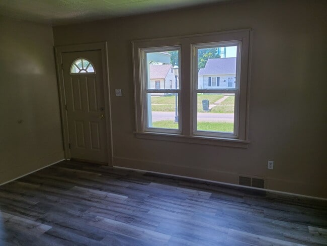 Building Photo - AVAILABLE SOON!