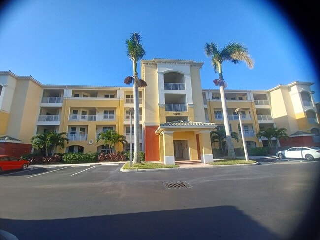 Primary Photo - 11001 Gulf Reflections Drive