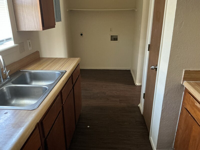 Building Photo - 4301 Yorkshire Dr