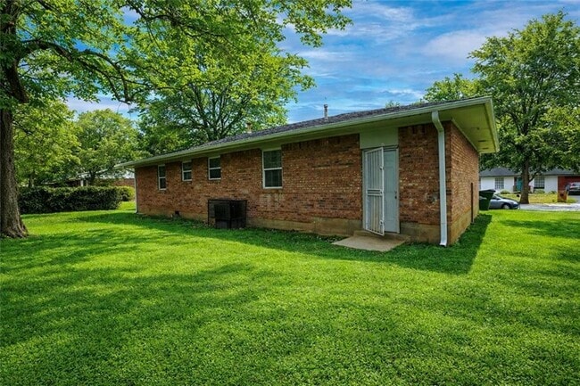 Building Photo - 722 Tara Cir SE