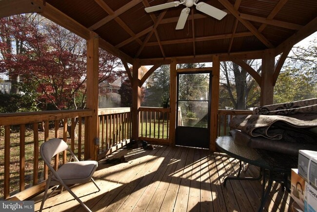 Building Photo - 2302 Dexter Ave