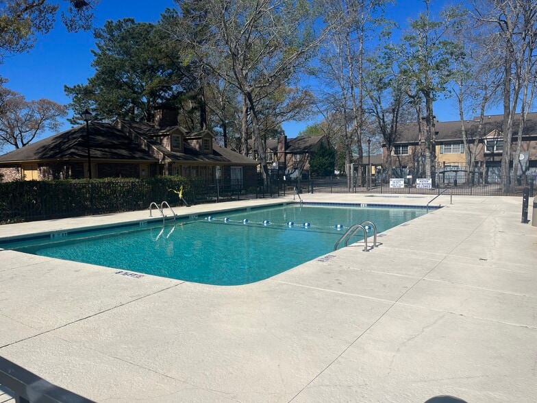 Outdoor pool exclusively for residents - 830 44th Ave N