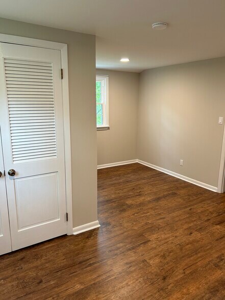 Building Photo - 91 Haring Dr