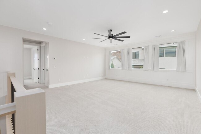 Building Photo - Wonderful 5 bedroom 4 bath home built by New Trend Construction