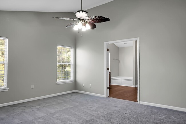 Building Photo - Lovely home in Summerville SC- Move In Spe...