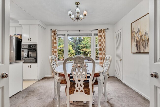 Building Photo - 6734 McKinney St