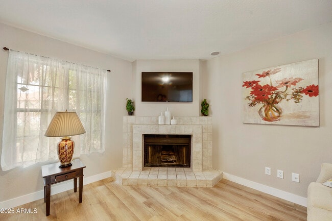 Building Photo - 4901 E Kelton Ln