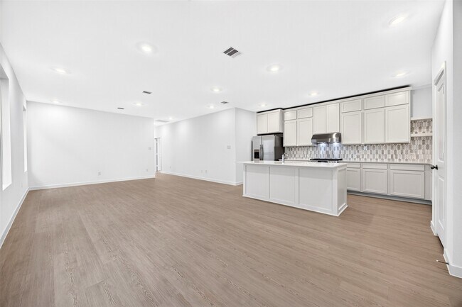 Building Photo - 27447 Sunterra Village Dr